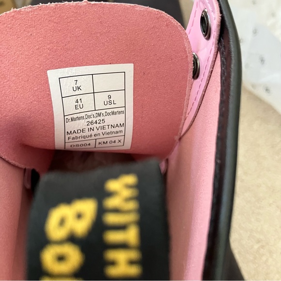 DR MARTENS 1460 W Patent Leather Lace Up Boots in Pale Pink Women's 9 NIB - Picture 15 of 16